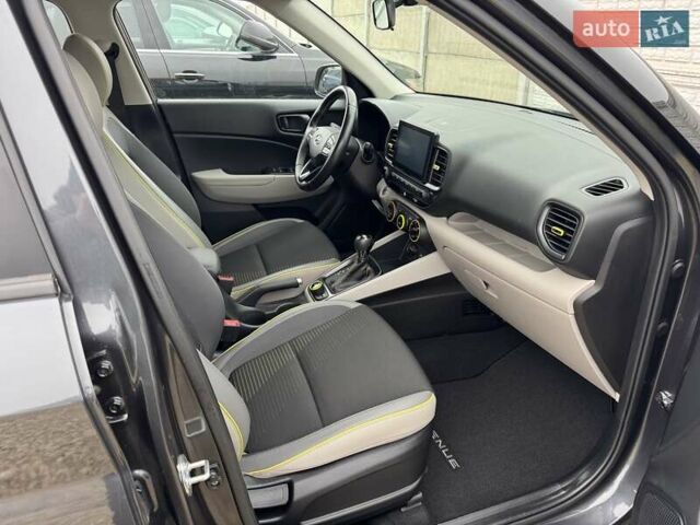 Серый Хендай Venue, объемом двигателя 1.59 л и пробегом 57 тыс. км за 14900 $, фото 23 на Automoto.ua