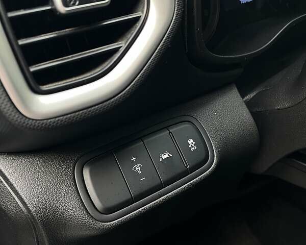 Серый Хендай Venue, объемом двигателя 1.6 л и пробегом 76 тыс. км за 14100 $, фото 15 на Automoto.ua