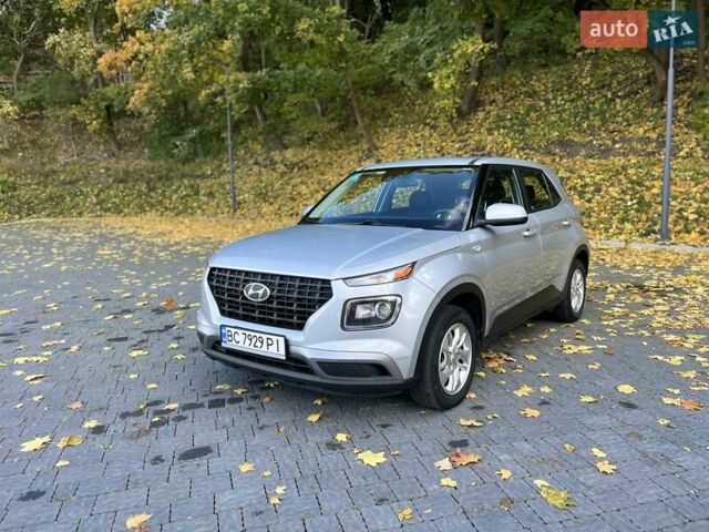 Серый Хендай Venue, объемом двигателя 1.6 л и пробегом 76 тыс. км за 14100 $, фото 1 на Automoto.ua