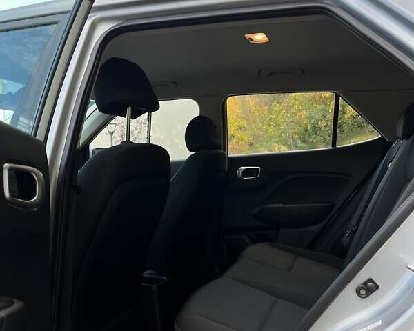 Серый Хендай Venue, объемом двигателя 1.6 л и пробегом 76 тыс. км за 14100 $, фото 26 на Automoto.ua