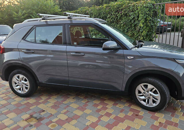 Серый Хендай Venue, объемом двигателя 1.59 л и пробегом 119 тыс. км за 14499 $, фото 3 на Automoto.ua