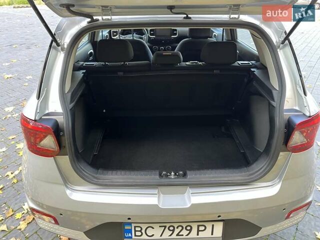 Серый Хендай Venue, объемом двигателя 1.6 л и пробегом 76 тыс. км за 14100 $, фото 32 на Automoto.ua