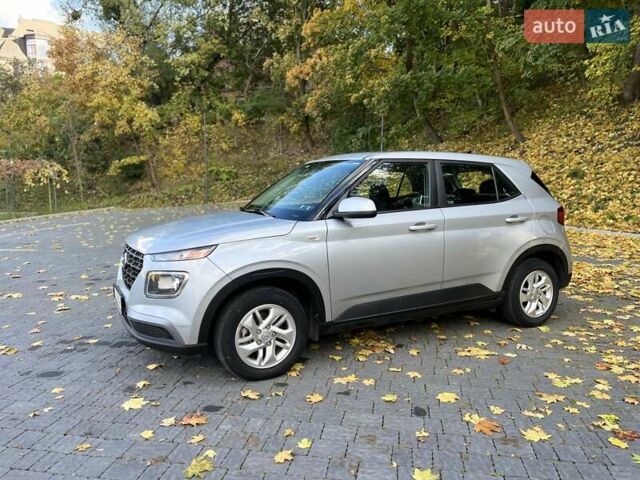 Серый Хендай Venue, объемом двигателя 1.6 л и пробегом 76 тыс. км за 14100 $, фото 2 на Automoto.ua