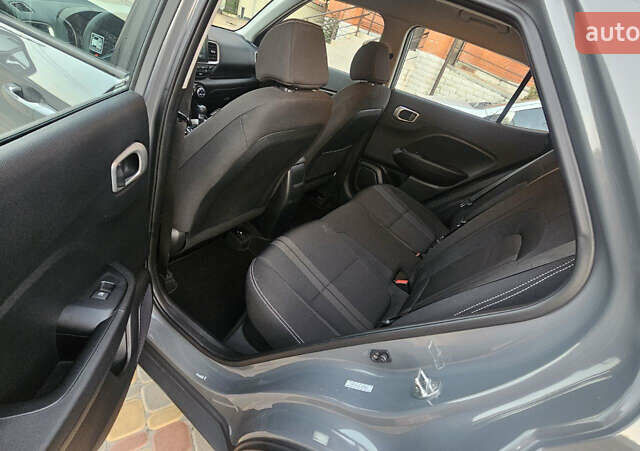 Серый Хендай Venue, объемом двигателя 1.59 л и пробегом 119 тыс. км за 14499 $, фото 14 на Automoto.ua