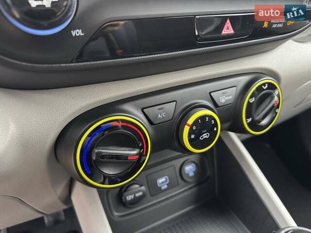 Серый Хендай Venue, объемом двигателя 1.59 л и пробегом 57 тыс. км за 14900 $, фото 29 на Automoto.ua