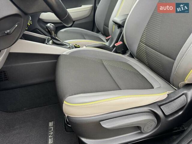 Серый Хендай Venue, объемом двигателя 1.59 л и пробегом 57 тыс. км за 14900 $, фото 22 на Automoto.ua