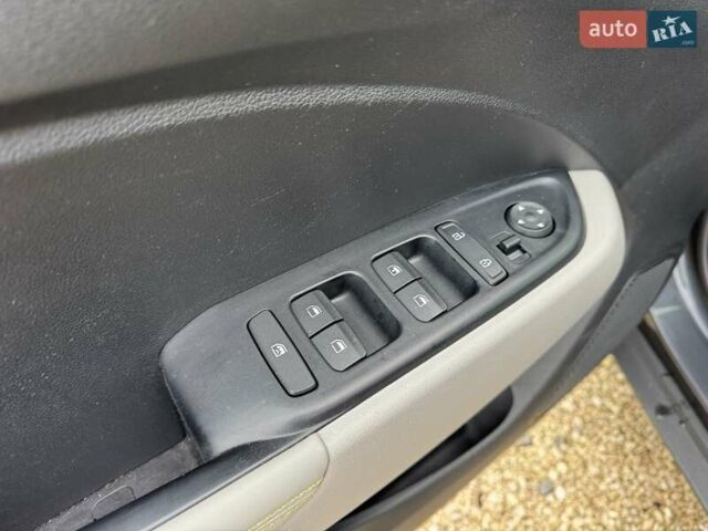 Серый Хендай Venue, объемом двигателя 1.59 л и пробегом 57 тыс. км за 14900 $, фото 27 на Automoto.ua