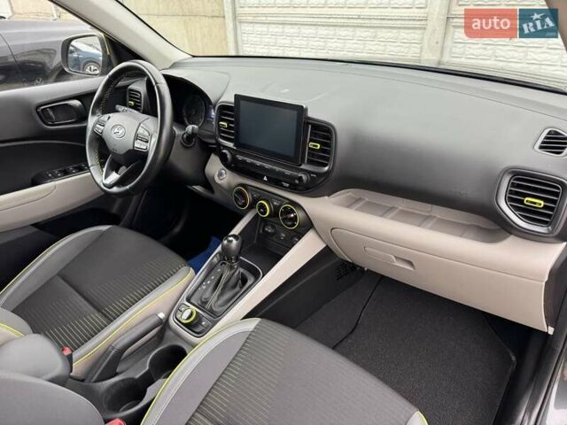 Серый Хендай Venue, объемом двигателя 1.59 л и пробегом 57 тыс. км за 14900 $, фото 24 на Automoto.ua