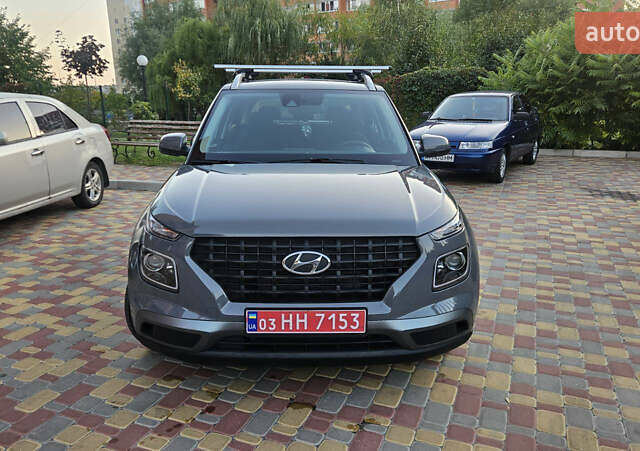Серый Хендай Venue, объемом двигателя 1.59 л и пробегом 119 тыс. км за 14499 $, фото 2 на Automoto.ua