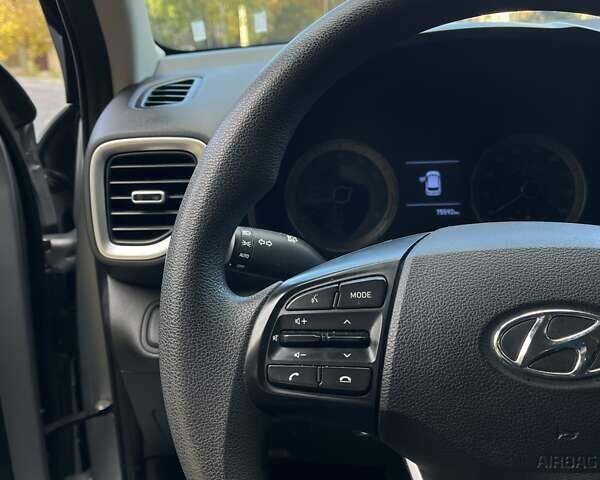 Серый Хендай Venue, объемом двигателя 1.6 л и пробегом 76 тыс. км за 14100 $, фото 23 на Automoto.ua