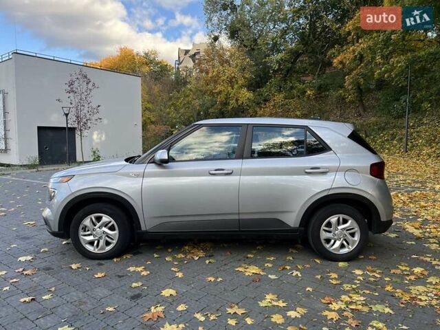 Серый Хендай Venue, объемом двигателя 1.6 л и пробегом 76 тыс. км за 14100 $, фото 3 на Automoto.ua