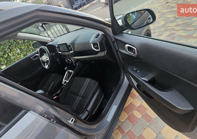 Серый Хендай Venue, объемом двигателя 1.59 л и пробегом 119 тыс. км за 14499 $, фото 18 на Automoto.ua