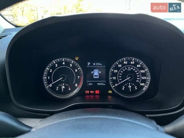 Серый Хендай Venue, объемом двигателя 1.6 л и пробегом 76 тыс. км за 14100 $, фото 33 на Automoto.ua