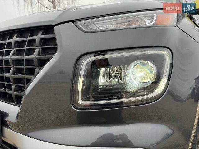 Серый Хендай Venue, объемом двигателя 1.59 л и пробегом 57 тыс. км за 14900 $, фото 8 на Automoto.ua