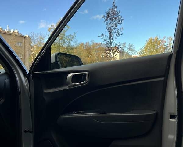 Серый Хендай Venue, объемом двигателя 1.6 л и пробегом 76 тыс. км за 14100 $, фото 17 на Automoto.ua