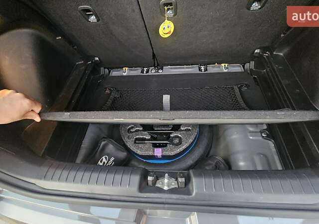 Серый Хендай Venue, объемом двигателя 1.59 л и пробегом 119 тыс. км за 14499 $, фото 19 на Automoto.ua