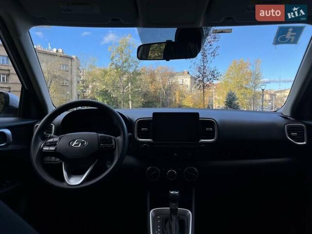 Серый Хендай Venue, объемом двигателя 1.6 л и пробегом 76 тыс. км за 14100 $, фото 19 на Automoto.ua