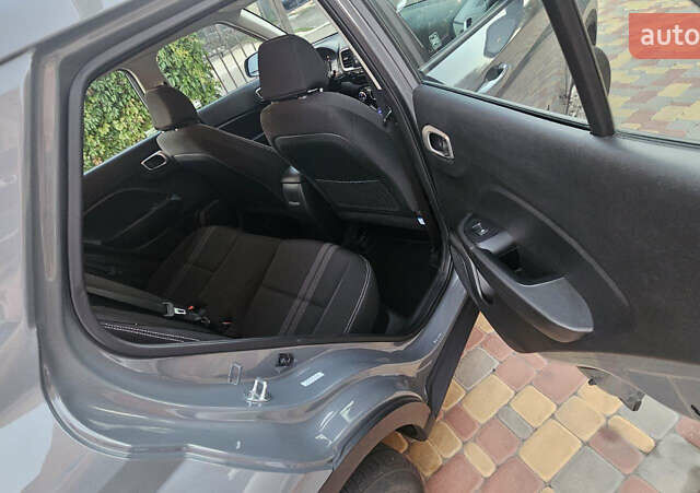 Серый Хендай Venue, объемом двигателя 1.59 л и пробегом 119 тыс. км за 14499 $, фото 17 на Automoto.ua