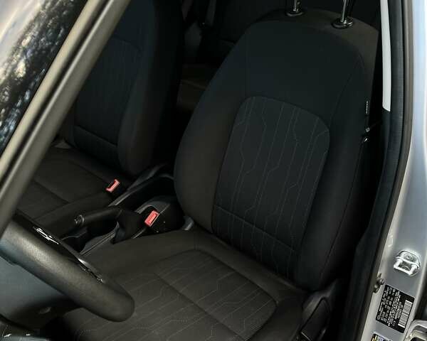 Серый Хендай Venue, объемом двигателя 1.6 л и пробегом 76 тыс. км за 14100 $, фото 16 на Automoto.ua