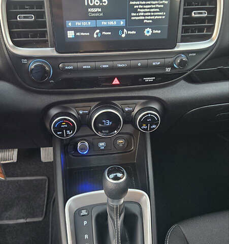 Серый Хендай Venue, объемом двигателя 1.59 л и пробегом 119 тыс. км за 14499 $, фото 10 на Automoto.ua