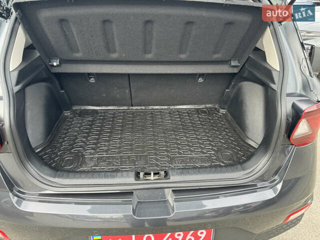 Серый Хендай Venue, объемом двигателя 1.6 л и пробегом 38 тыс. км за 17900 $, фото 14 на Automoto.ua