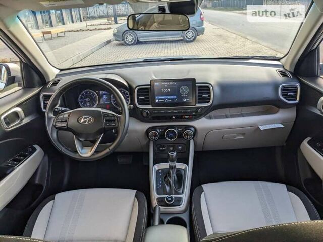 Серый Хендай Venue, объемом двигателя 1.59 л и пробегом 47 тыс. км за 15650 $, фото 10 на Automoto.ua