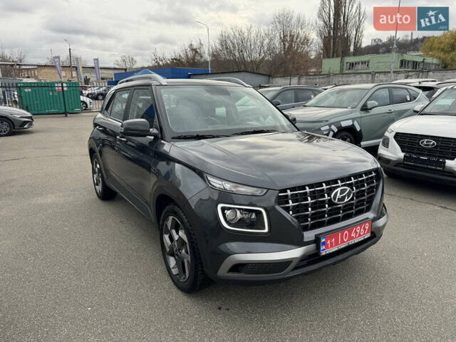 Серый Хендай Venue, объемом двигателя 1.6 л и пробегом 38 тыс. км за 17900 $, фото 1 на Automoto.ua