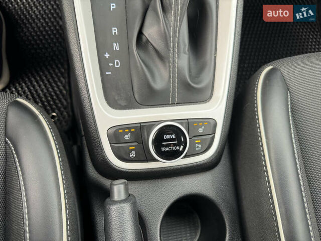 Серый Хендай Venue, объемом двигателя 1.6 л и пробегом 38 тыс. км за 17900 $, фото 10 на Automoto.ua