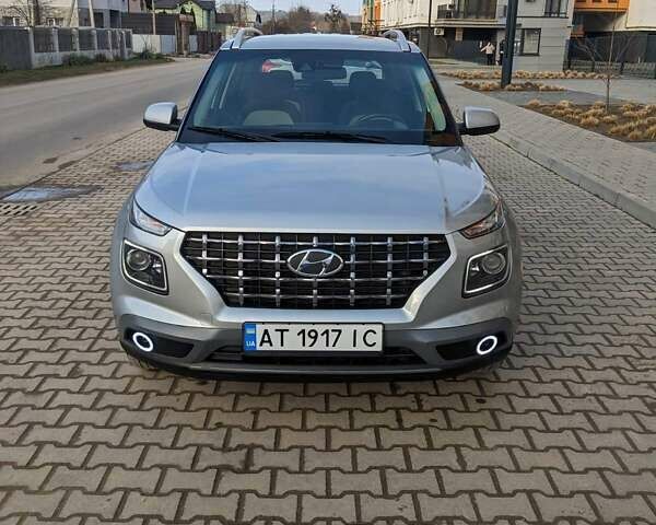 Серый Хендай Venue, объемом двигателя 1.59 л и пробегом 47 тыс. км за 15650 $, фото 1 на Automoto.ua