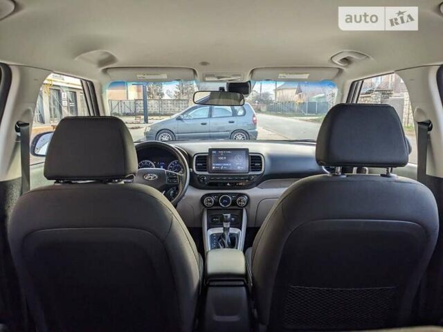 Серый Хендай Venue, объемом двигателя 1.59 л и пробегом 47 тыс. км за 15650 $, фото 12 на Automoto.ua