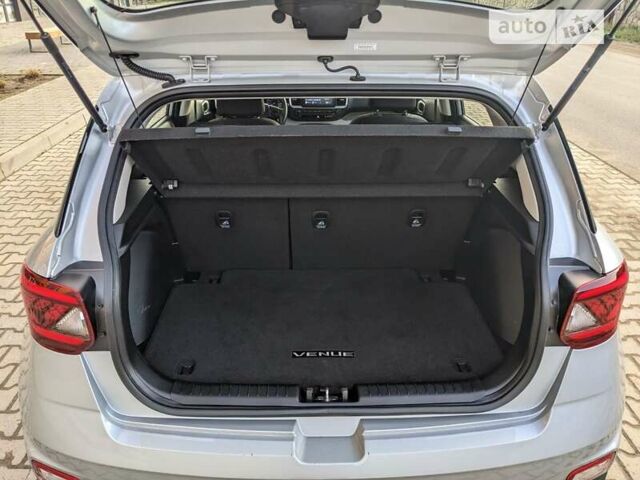 Серый Хендай Venue, объемом двигателя 1.59 л и пробегом 47 тыс. км за 15650 $, фото 16 на Automoto.ua