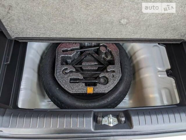 Серый Хендай Venue, объемом двигателя 1.59 л и пробегом 47 тыс. км за 15650 $, фото 17 на Automoto.ua