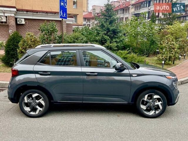 Сірий Хендай Venue, об'ємом двигуна 1.6 л та пробігом 12 тис. км за 20000 $, фото 4 на Automoto.ua