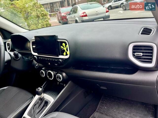 Сірий Хендай Venue, об'ємом двигуна 1.6 л та пробігом 12 тис. км за 20000 $, фото 12 на Automoto.ua