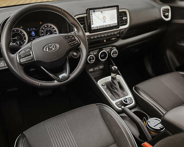 Синий Хендай Venue, объемом двигателя 1.5 л и пробегом 26 тыс. км за 16000 $, фото 6 на Automoto.ua