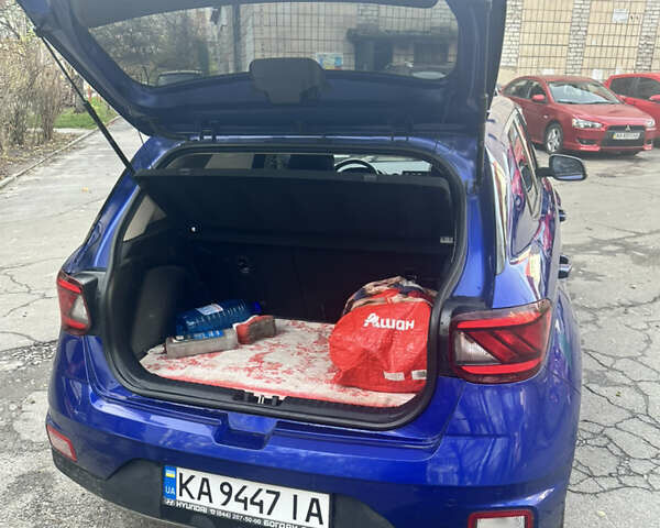 Синий Хендай Venue, объемом двигателя 1.59 л и пробегом 26 тыс. км за 18000 $, фото 5 на Automoto.ua