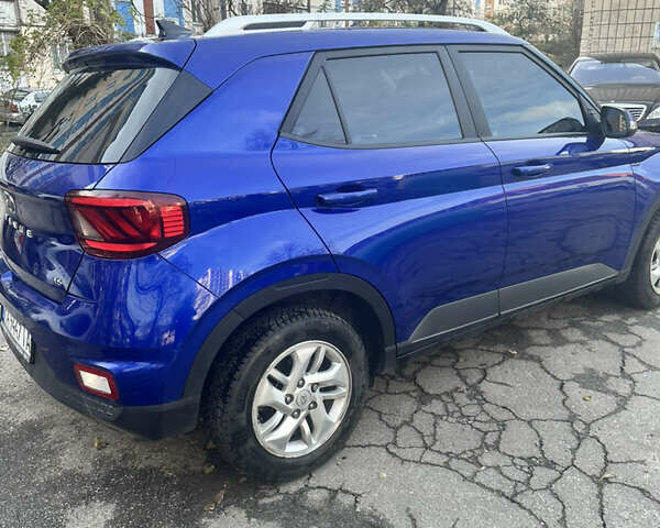 Синий Хендай Venue, объемом двигателя 1.59 л и пробегом 26 тыс. км за 18000 $, фото 2 на Automoto.ua