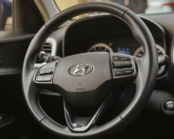 Синий Хендай Venue, объемом двигателя 1.5 л и пробегом 26 тыс. км за 16000 $, фото 7 на Automoto.ua