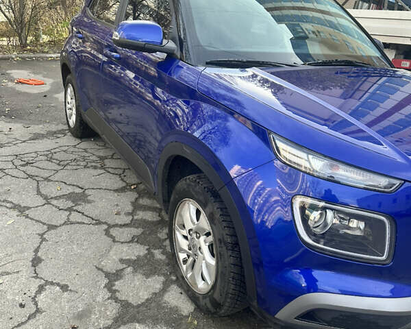 Синий Хендай Venue, объемом двигателя 1.59 л и пробегом 26 тыс. км за 18000 $, фото 1 на Automoto.ua