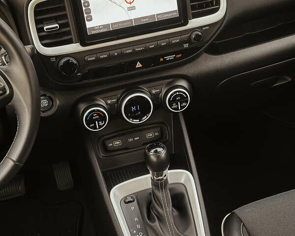 Синий Хендай Venue, объемом двигателя 1.5 л и пробегом 26 тыс. км за 16000 $, фото 8 на Automoto.ua