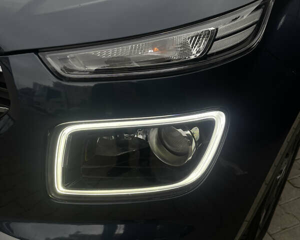 Синий Хендай Venue, объемом двигателя 1.59 л и пробегом 47 тыс. км за 19000 $, фото 8 на Automoto.ua