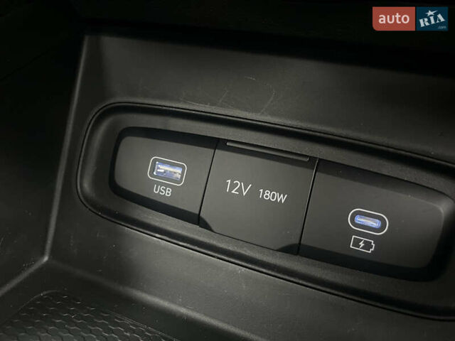 Синій Хендай Venue, об'ємом двигуна 1.5 л та пробігом 56 тис. км за 15900 $, фото 13 на Automoto.ua