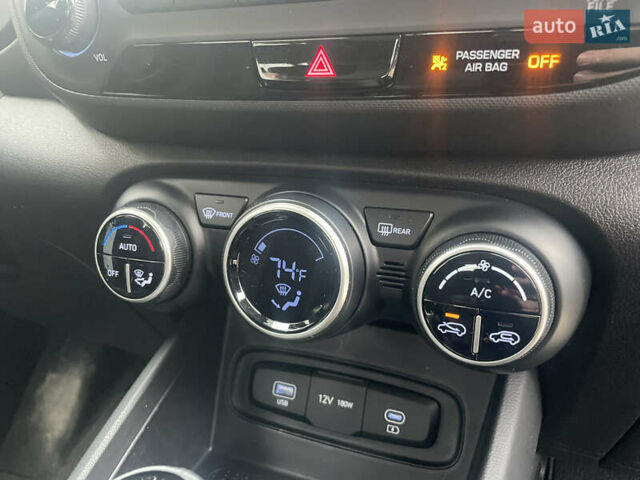 Синій Хендай Venue, об'ємом двигуна 1.5 л та пробігом 56 тис. км за 15900 $, фото 12 на Automoto.ua