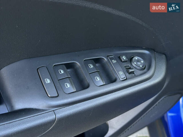 Синий Хендай Venue, объемом двигателя 1.59 л и пробегом 9 тыс. км за 20500 $, фото 49 на Automoto.ua