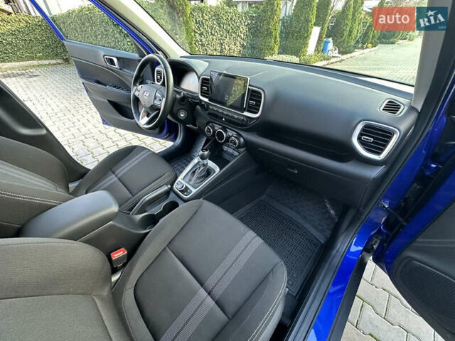 Синий Хендай Venue, объемом двигателя 1.59 л и пробегом 9 тыс. км за 20500 $, фото 38 на Automoto.ua