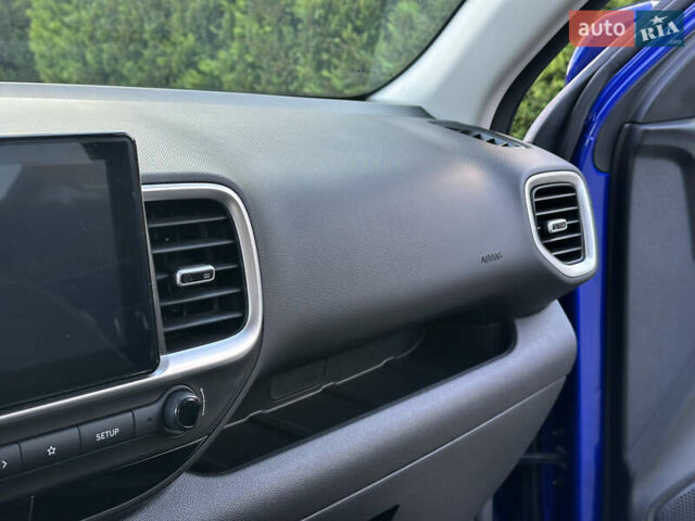 Синий Хендай Venue, объемом двигателя 1.59 л и пробегом 9 тыс. км за 20500 $, фото 67 на Automoto.ua