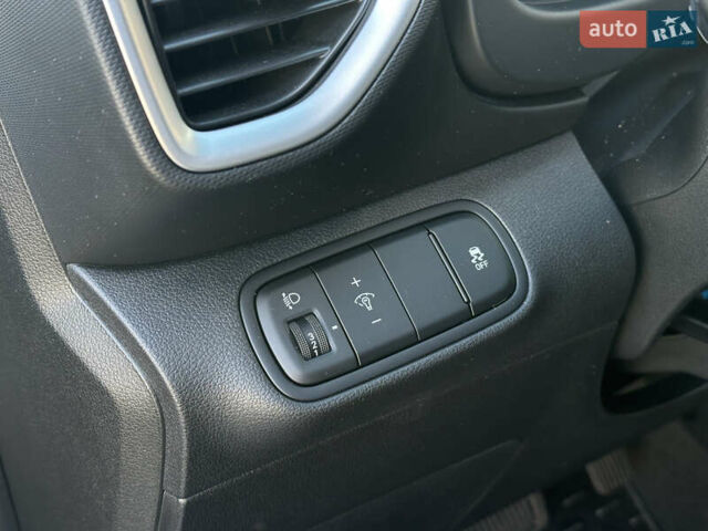 Синий Хендай Venue, объемом двигателя 1.59 л и пробегом 9 тыс. км за 20500 $, фото 55 на Automoto.ua