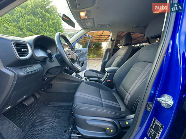 Синий Хендай Venue, объемом двигателя 1.59 л и пробегом 9 тыс. км за 20500 $, фото 51 на Automoto.ua