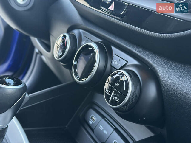 Синий Хендай Venue, объемом двигателя 1.59 л и пробегом 9 тыс. км за 20500 $, фото 43 на Automoto.ua