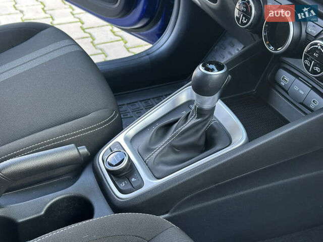 Синий Хендай Venue, объемом двигателя 1.59 л и пробегом 9 тыс. км за 20500 $, фото 41 на Automoto.ua